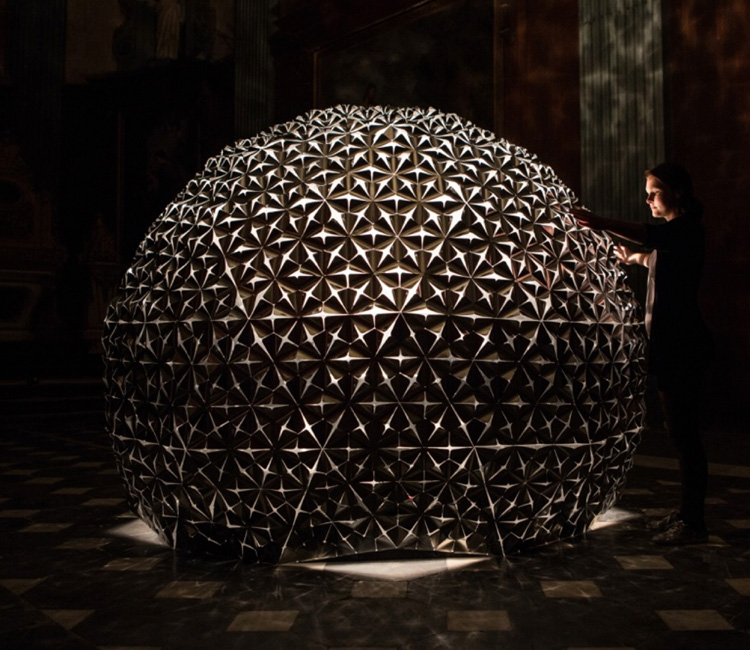 Daan Roosegaarde - interactive art installation - Lotus Dome