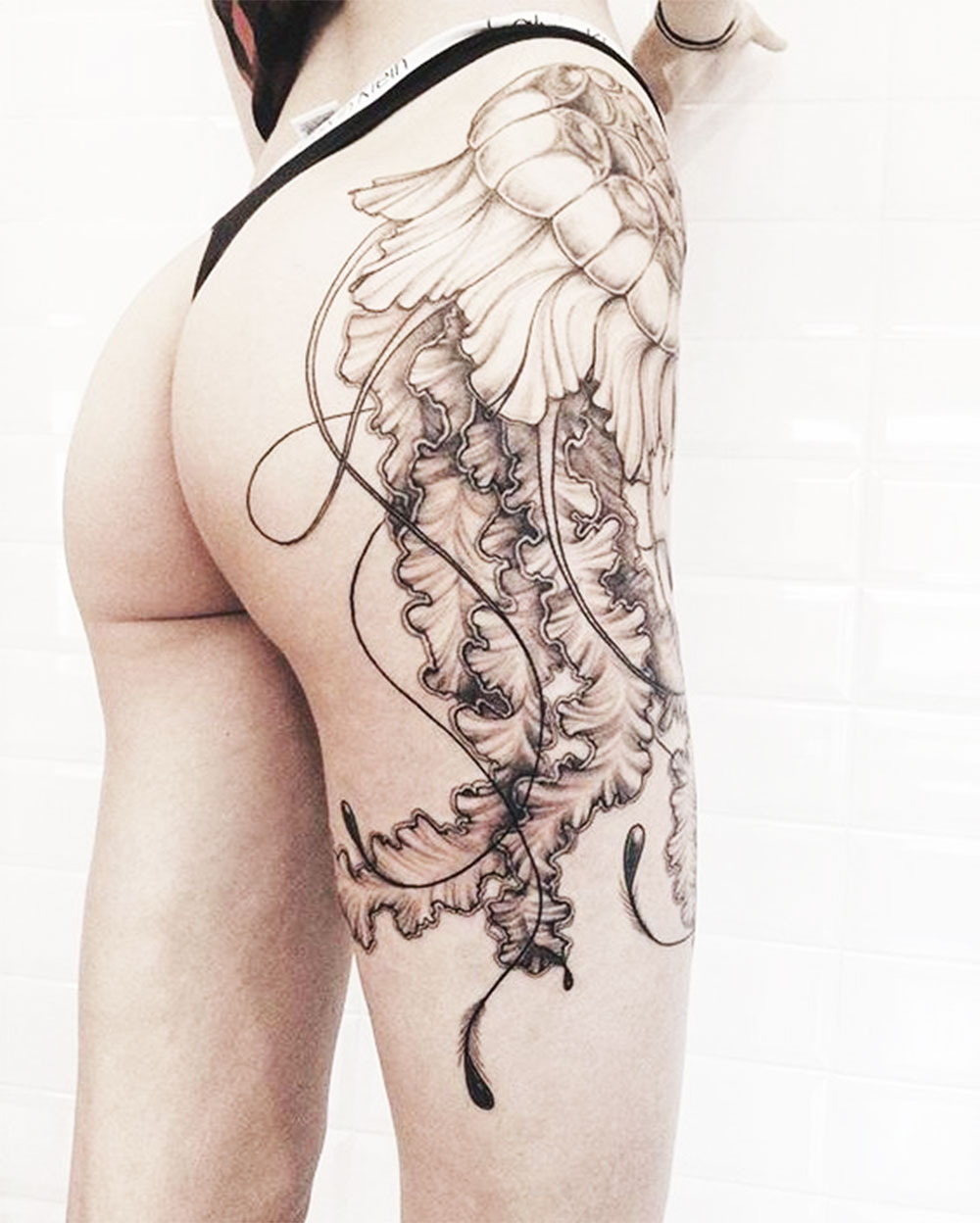 huge black ink hip and leg jellyfish tattoo